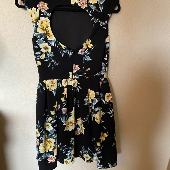 Black mini dress with yellow flowers - Picture 2 of 3